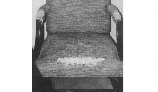 chair-wornout A chair with its front worn out.